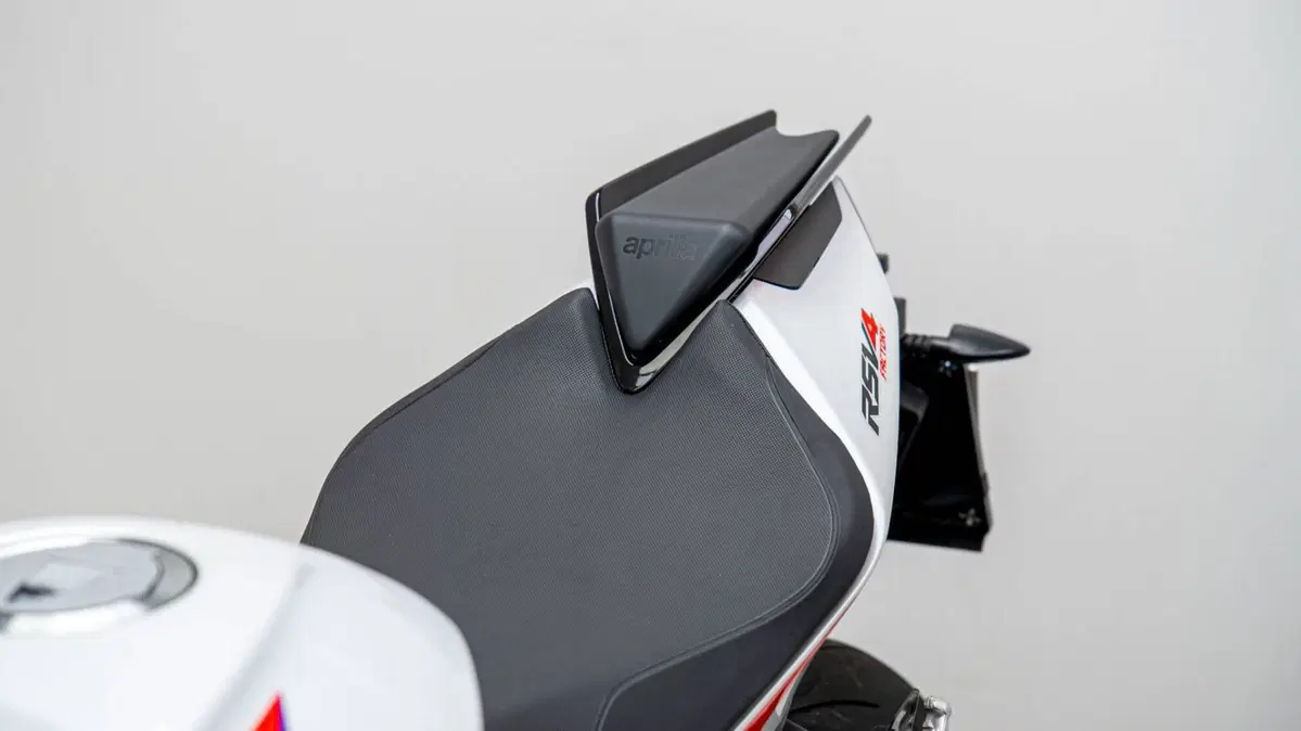 Aprilia RSV4 1100 Factory (2021 - 24) (12)