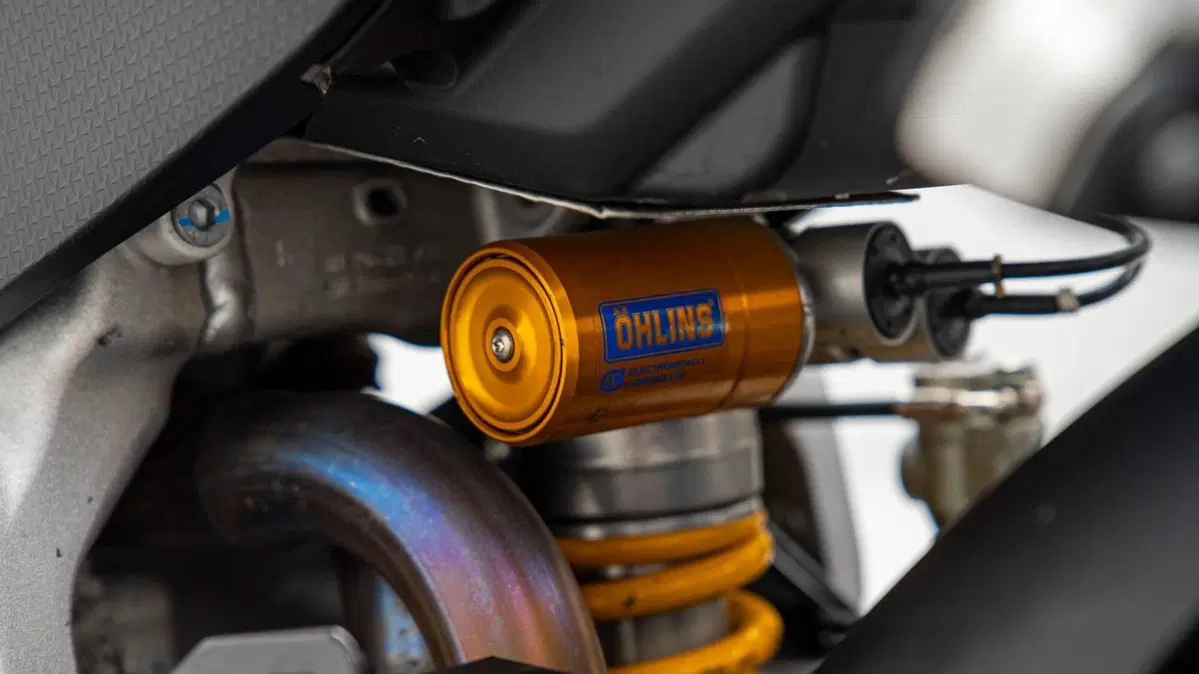 Aprilia RSV4 1100 Factory (2021 - 24) (15)