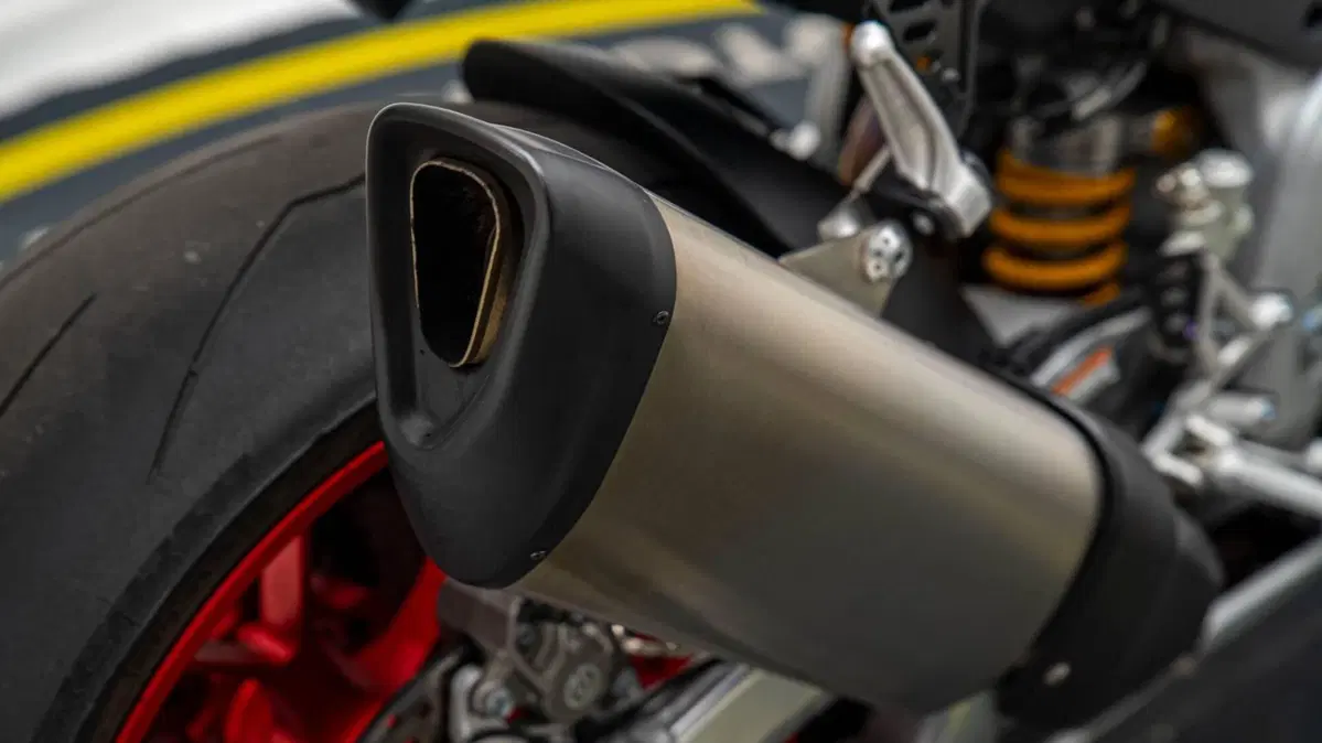 Aprilia RSV4 1100 Factory (2021 - 24) (17)