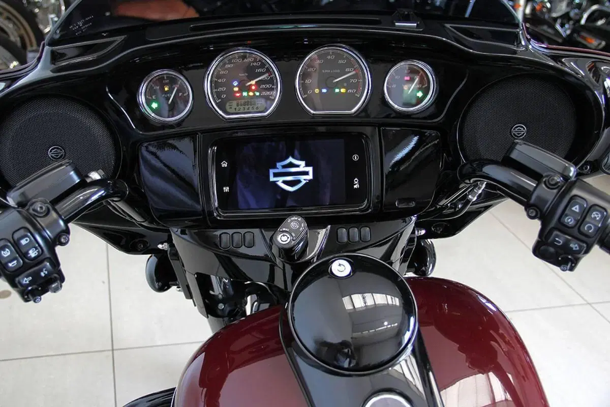 Harley-Davidson 114 Street Glide Special (2019 - 20) - FLHXS (8)