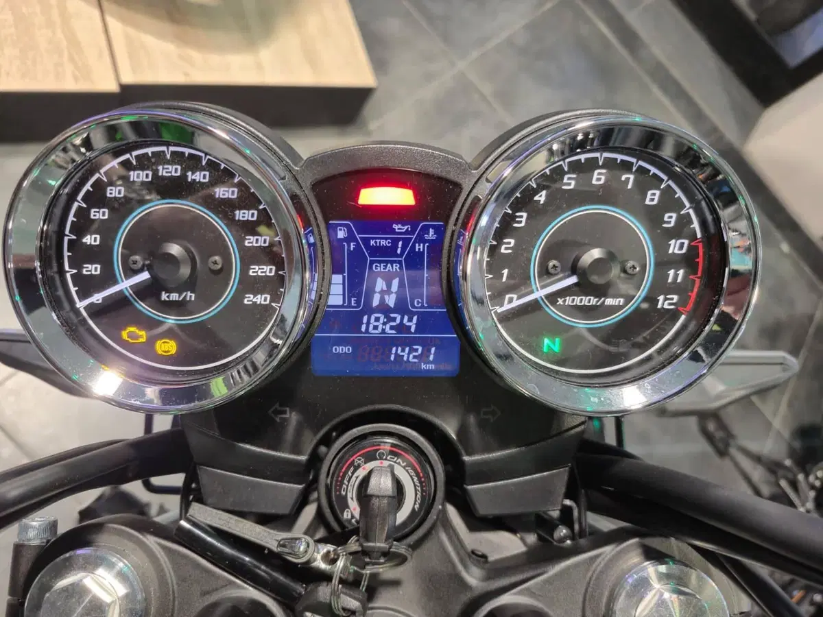Kawasaki Z 650 RS (2025 - 26) (9)