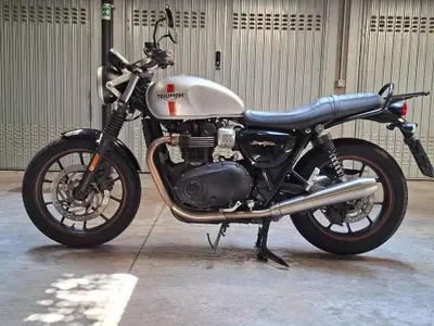 Triumph Street Twin 900 (2016) usata