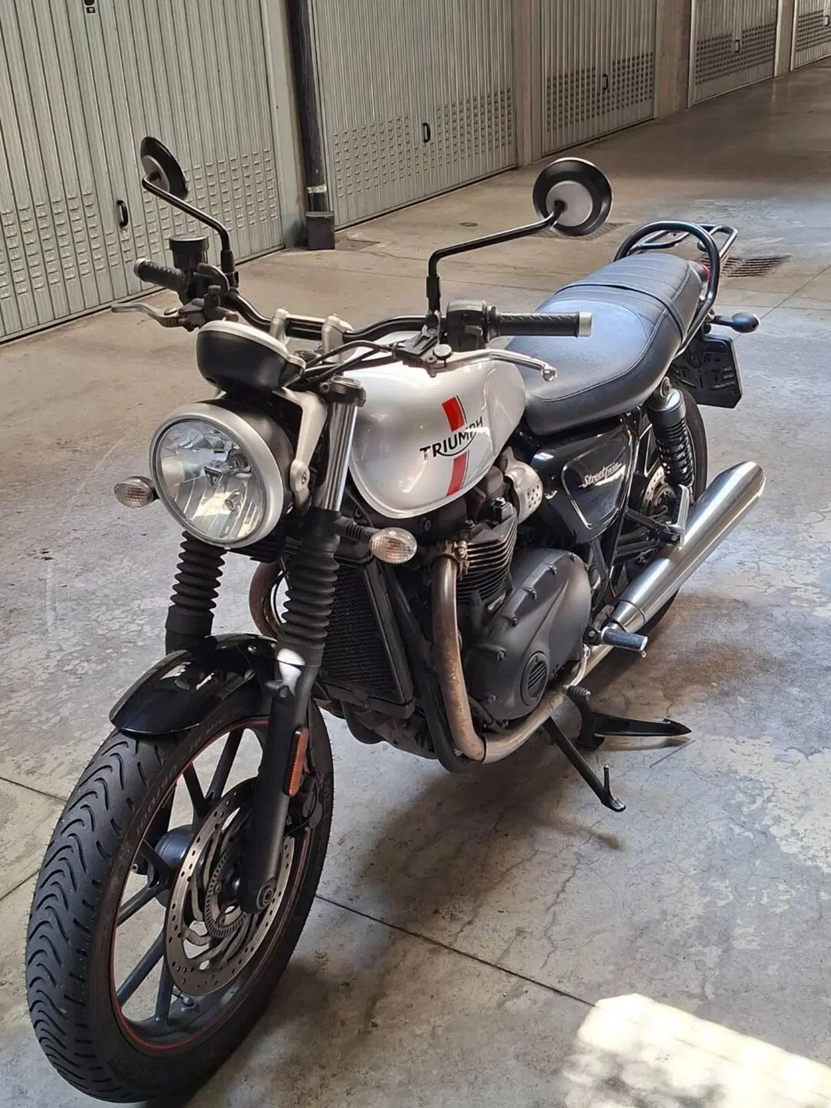 Triumph Street Twin 900 (2016) (2)