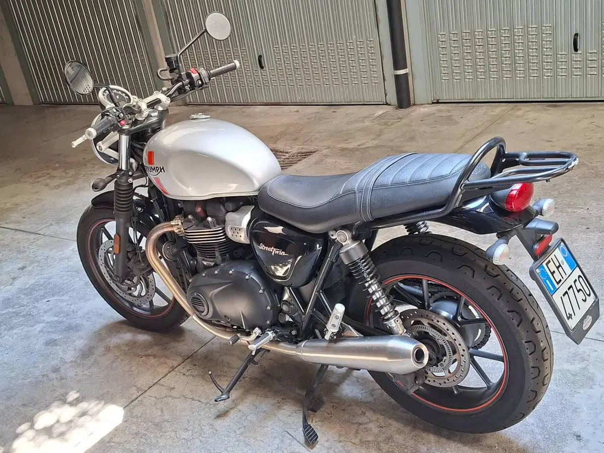 Triumph Street Twin 900 (2016) (5)