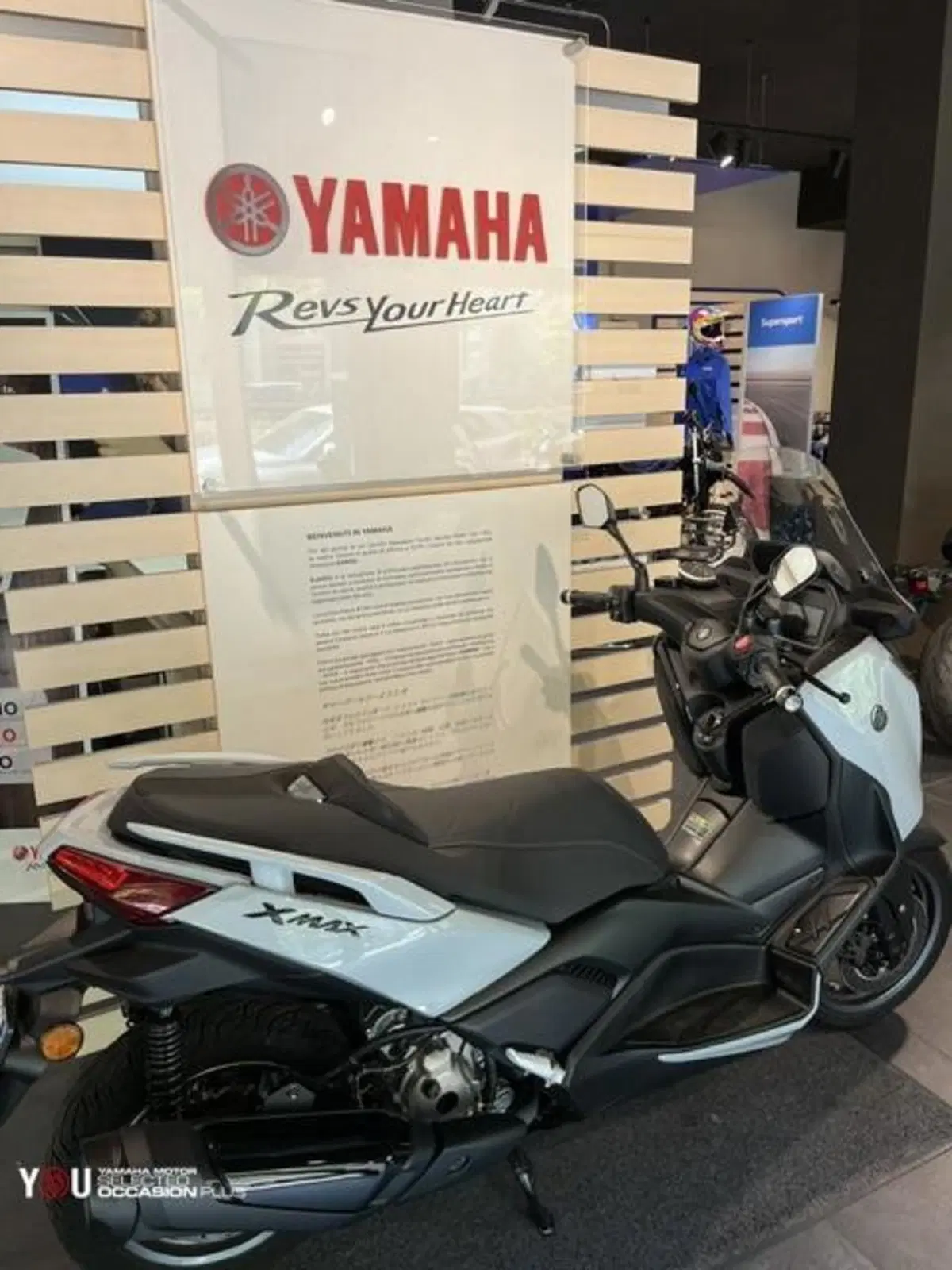 Yamaha X-Max 300 Tech Max (2025 - 26) (4)
