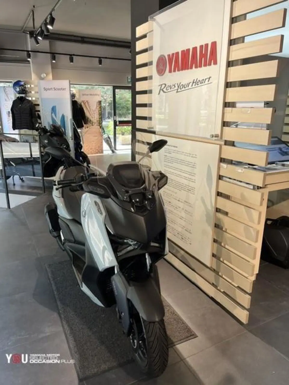 Yamaha X-Max 300 Tech Max (2025 - 26) (5)