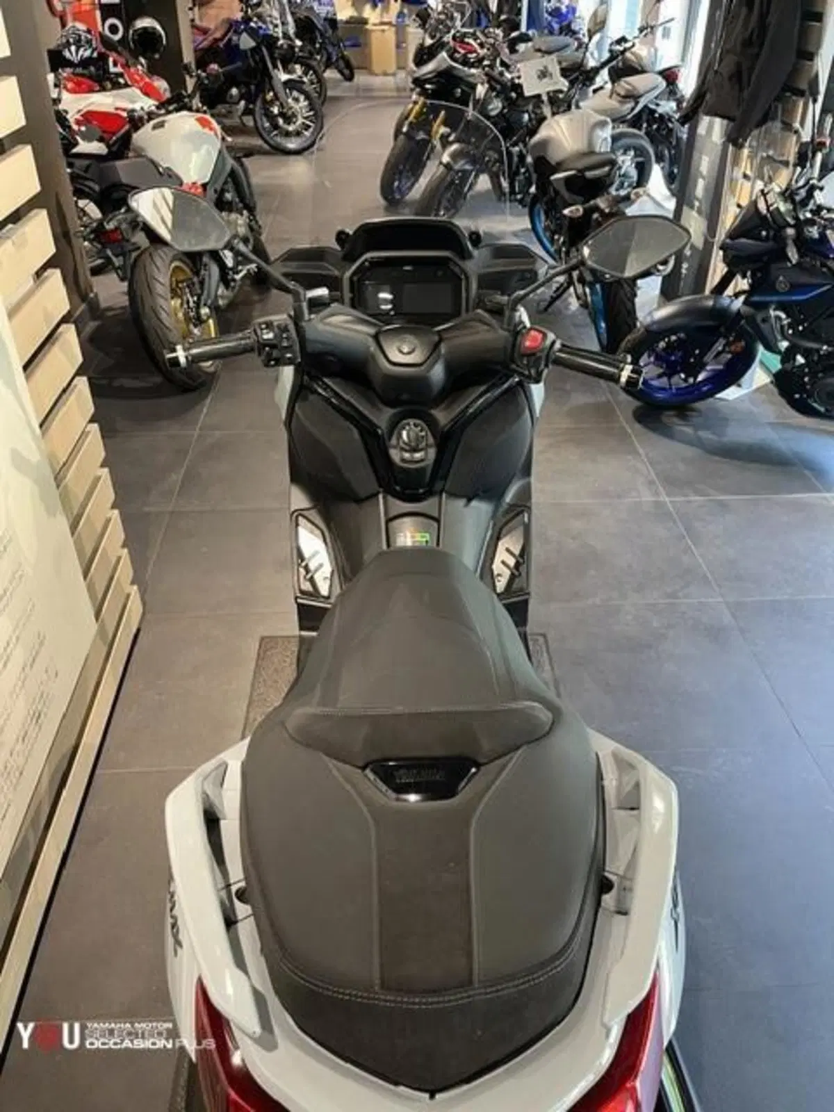 Yamaha X-Max 300 Tech Max (2025 - 26) (3)
