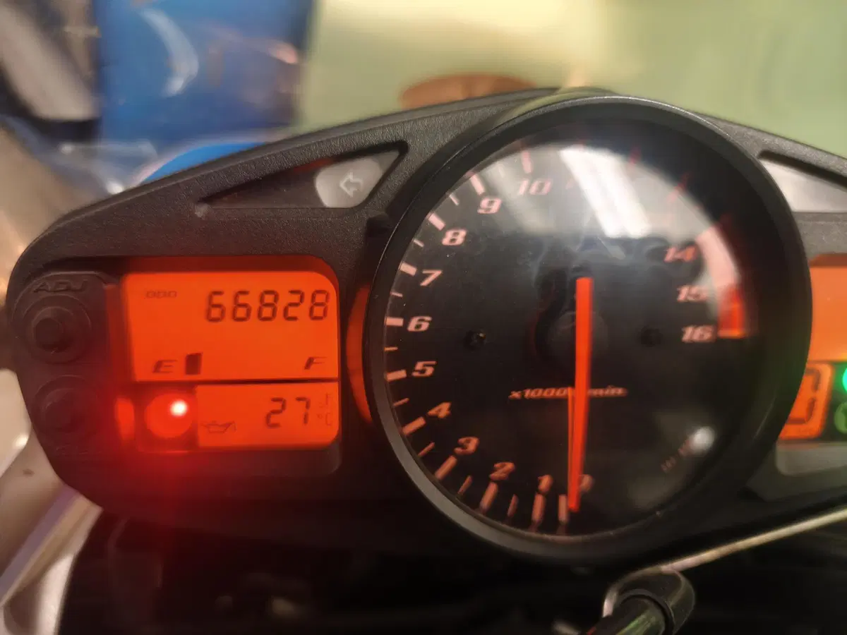 Suzuki GSR 600 (2006 - 11) (6)