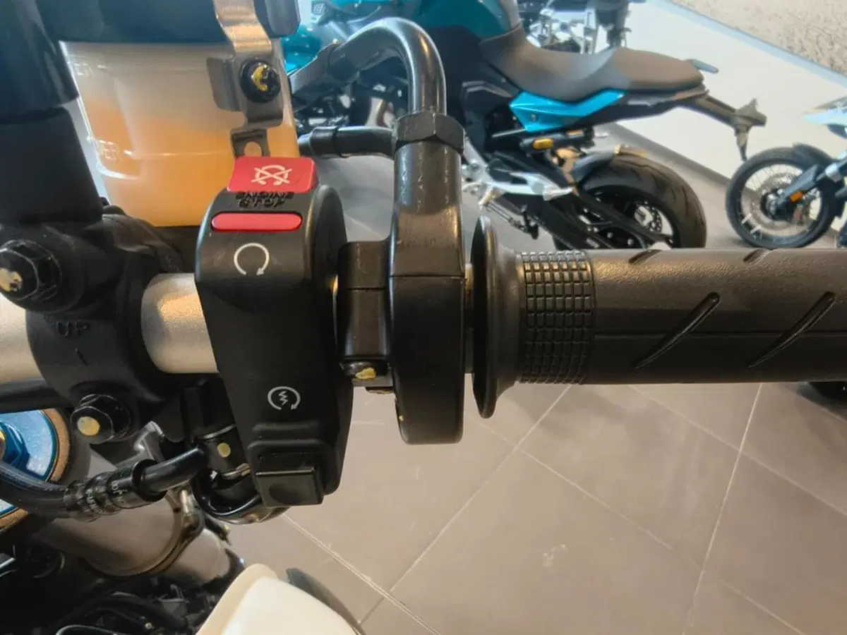 Honda CB 1000 R ABS (2011 - 17) (6)