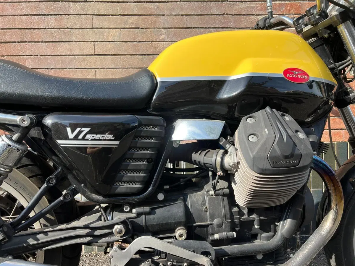 Moto Guzzi V7 Special (2012 - 14) (5)