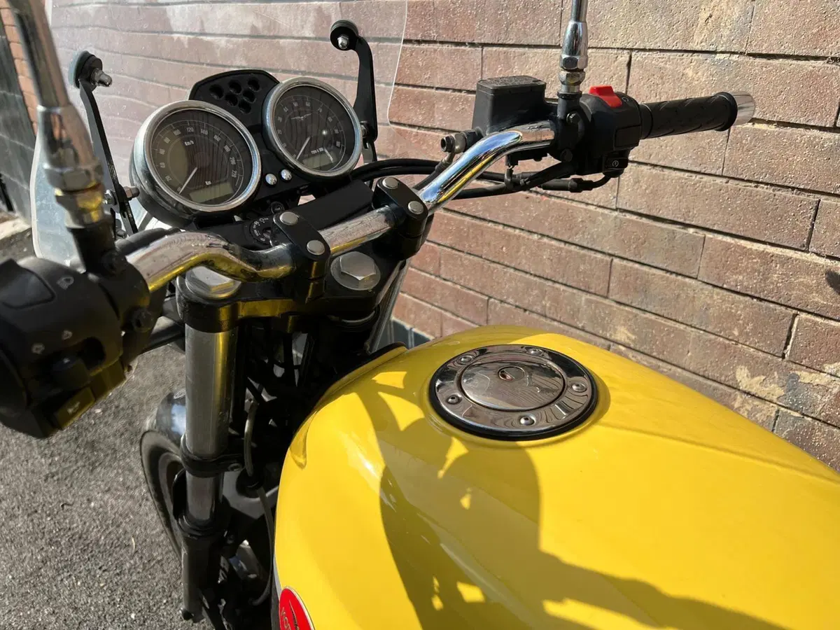 Moto Guzzi V7 Special (2012 - 14) (11)