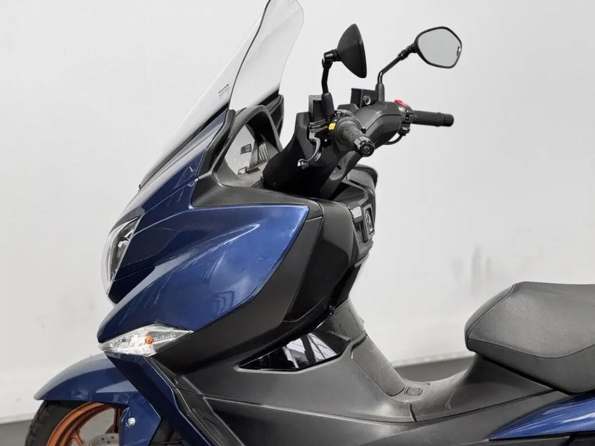 Suzuki Burgman 400 (2022 - 24) (4)
