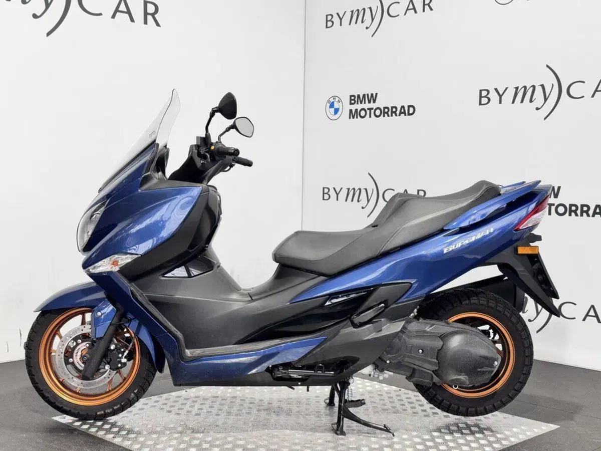 Suzuki Burgman 400 (2022 - 24) (2)