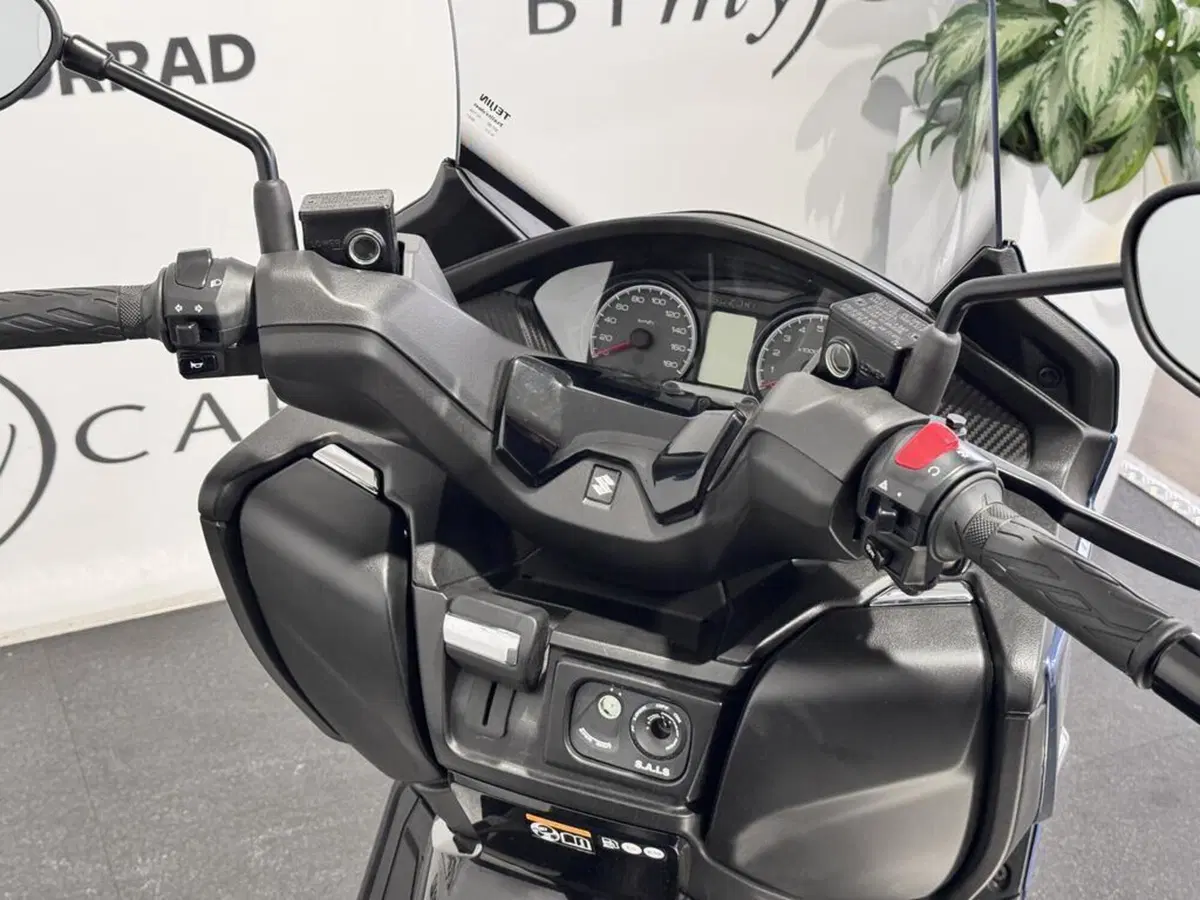 Suzuki Burgman 400 (2022 - 24) (14)