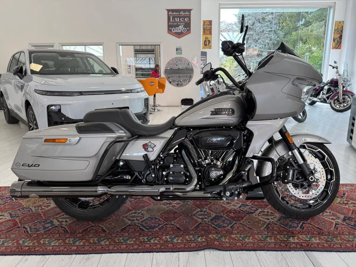Harley-Davidson CVO Road Glide (2023) (2)