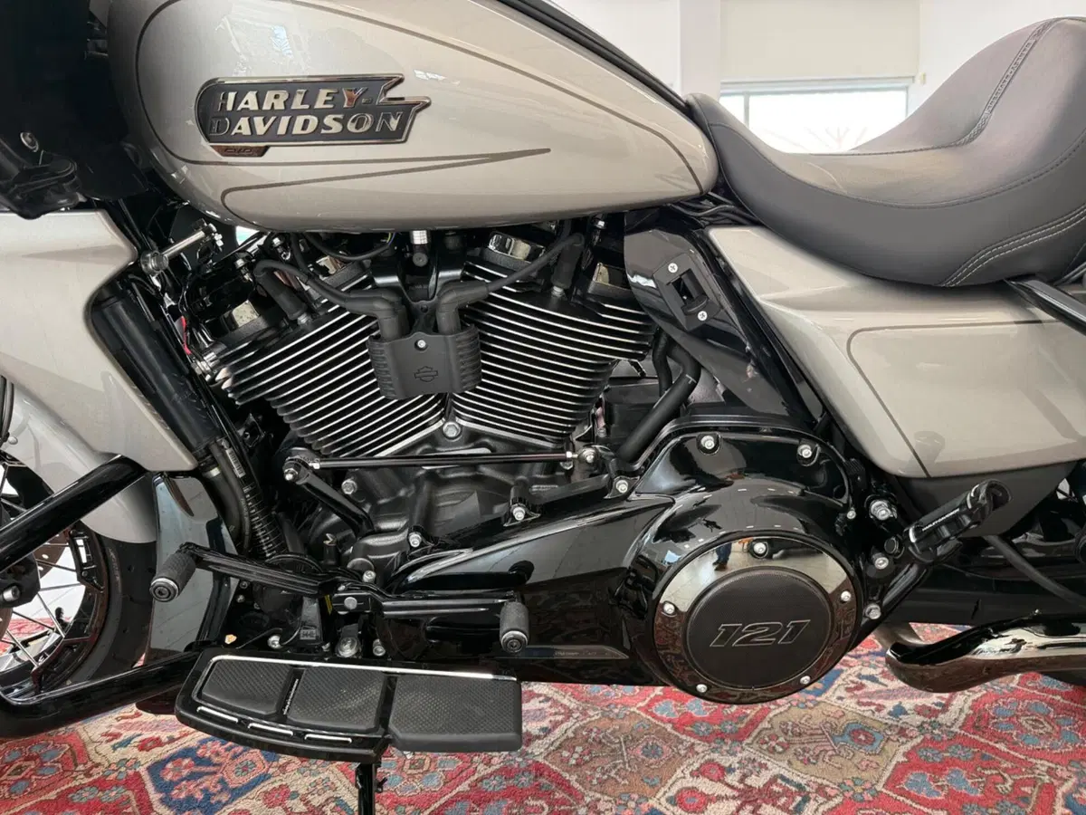 Harley-Davidson CVO Road Glide (2023) (7)