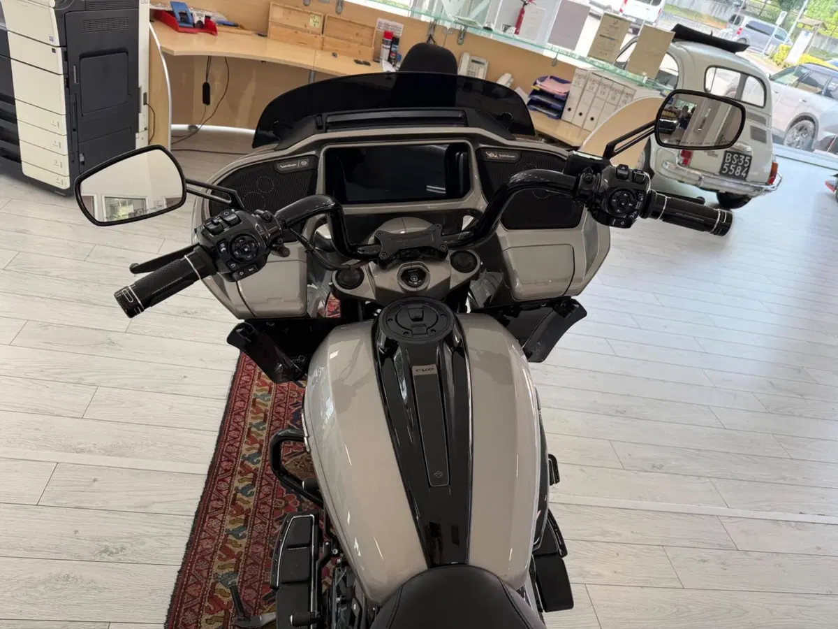 Harley-Davidson CVO Road Glide (2023) (8)