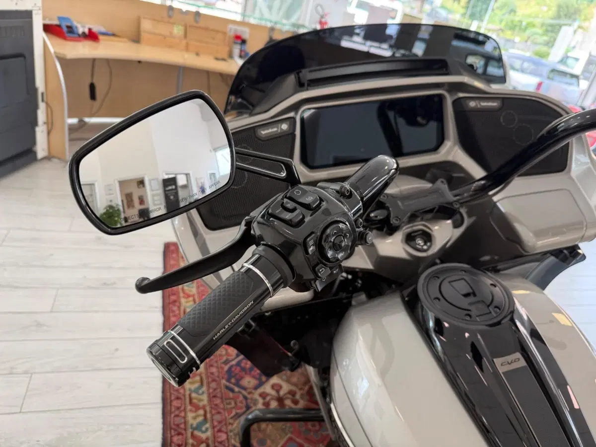 Harley-Davidson CVO Road Glide (2023) (10)