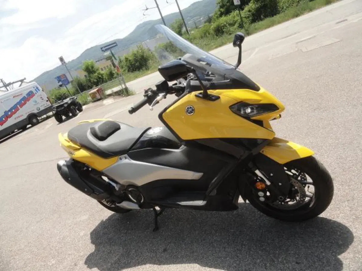 Yamaha T-Max 560 (2022 - 24) (4)