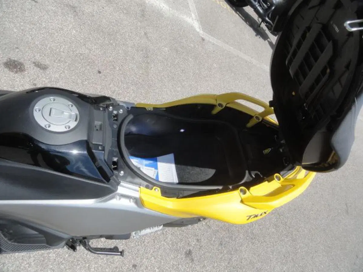 Yamaha T-Max 560 (2022 - 24) (13)