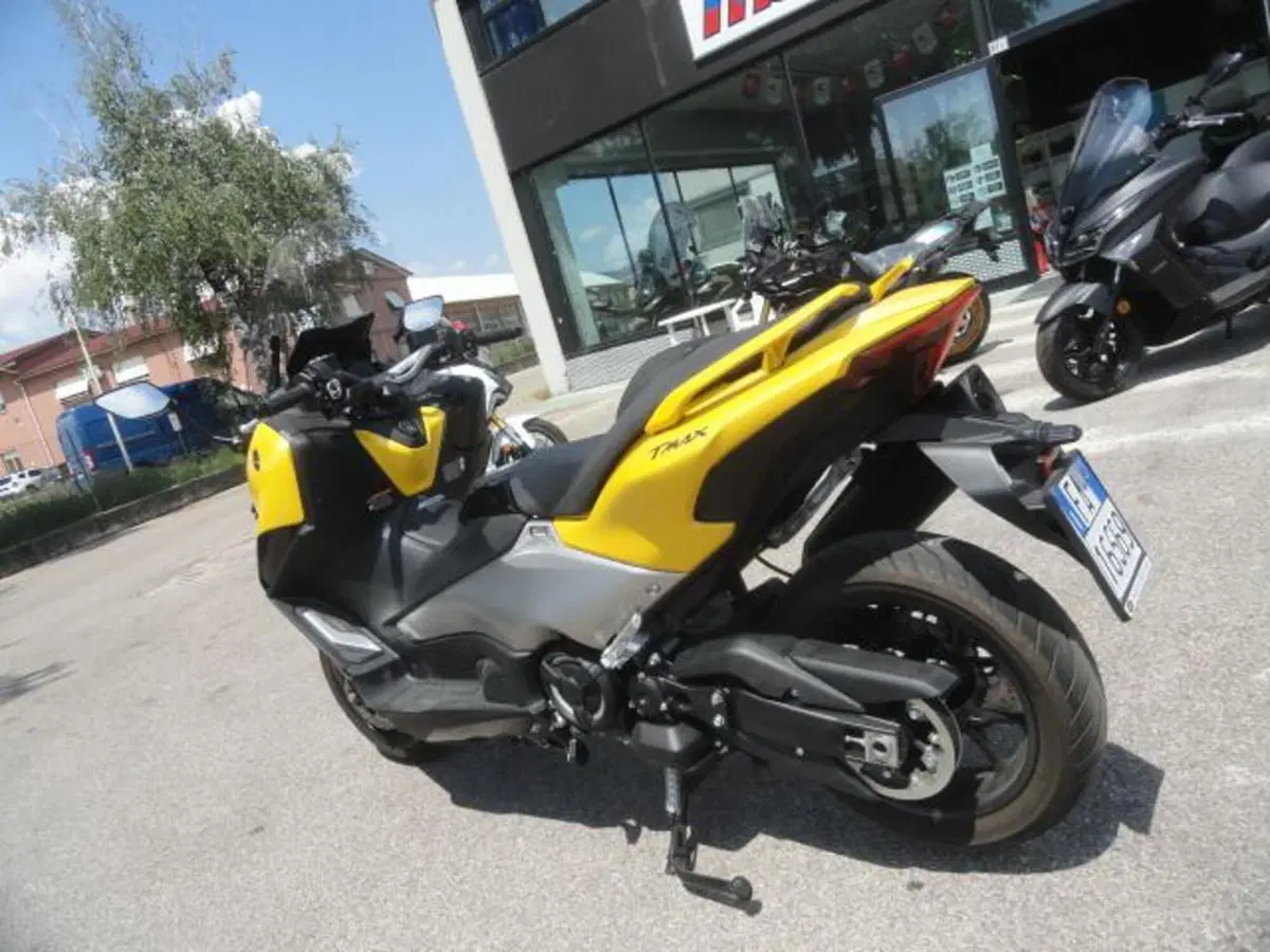 Yamaha T-Max 560 (2022 - 24) (8)