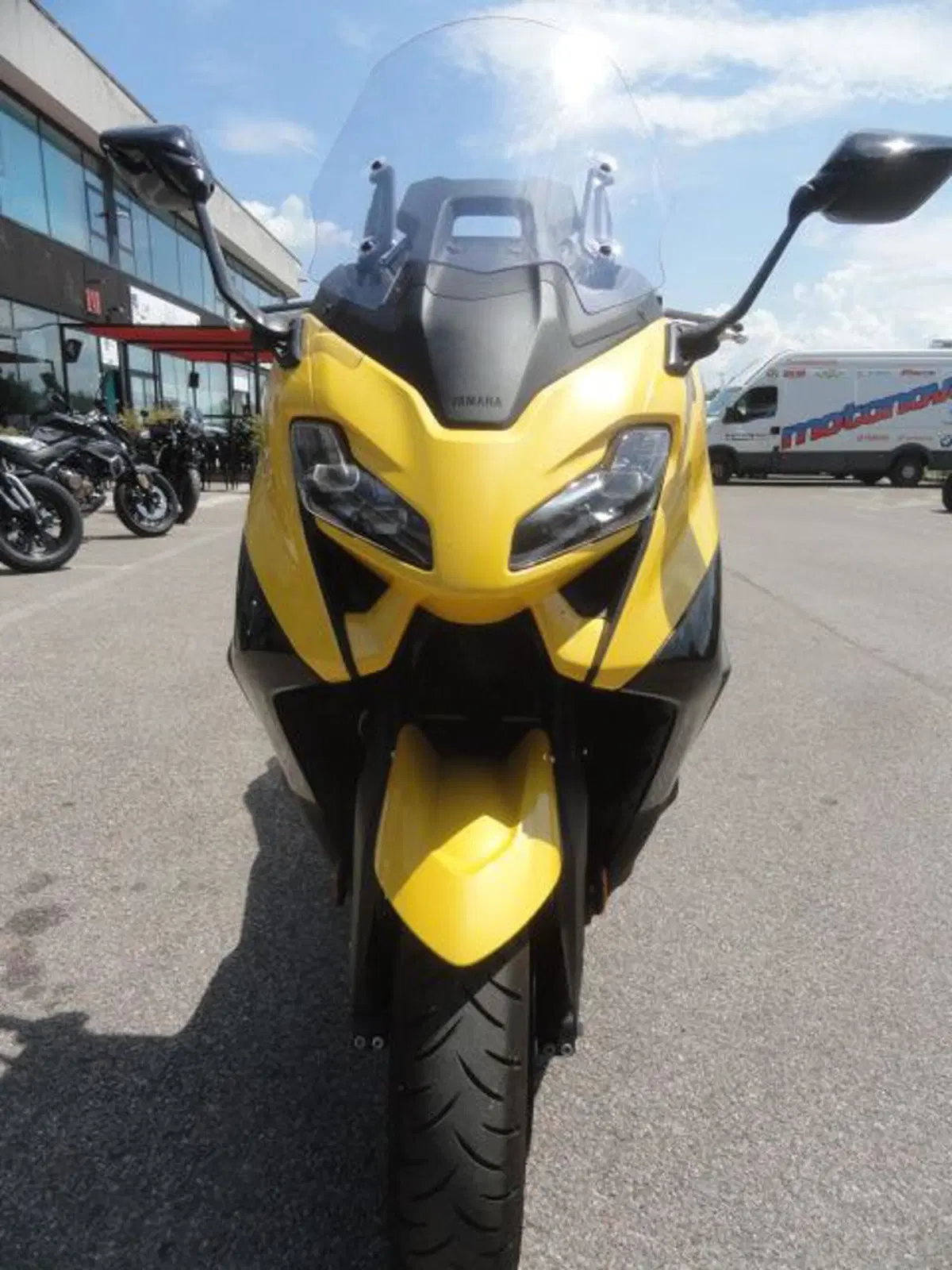 Yamaha T-Max 560 (2022 - 24) (3)