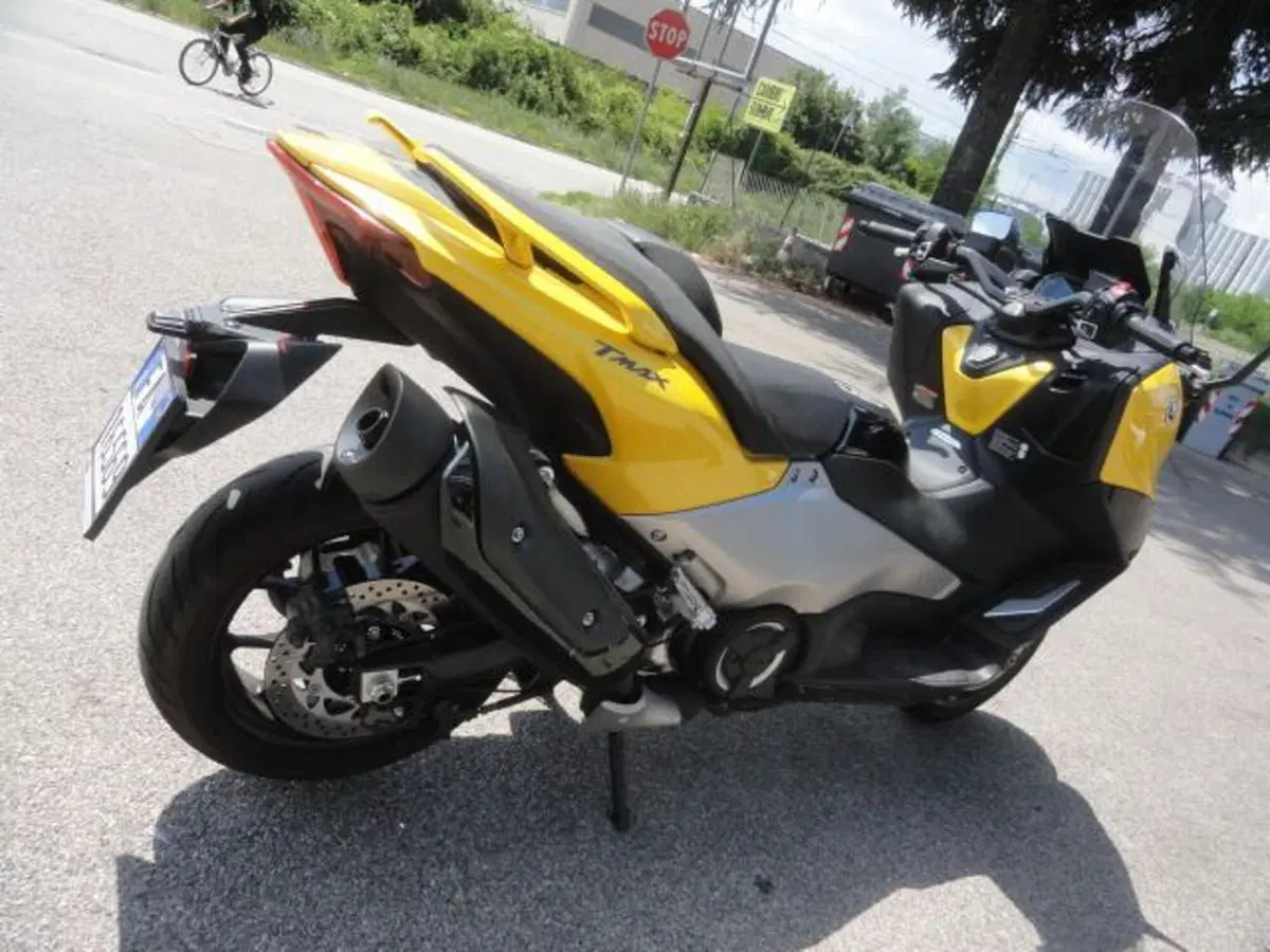 Yamaha T-Max 560 (2022 - 24) (6)