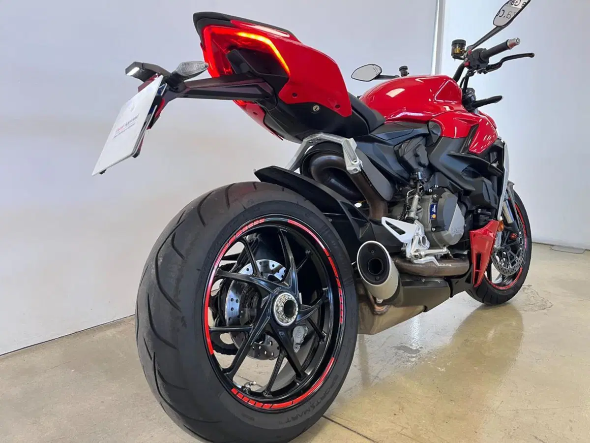 Ducati Streetfighter V2 (2022 - 24) (7)