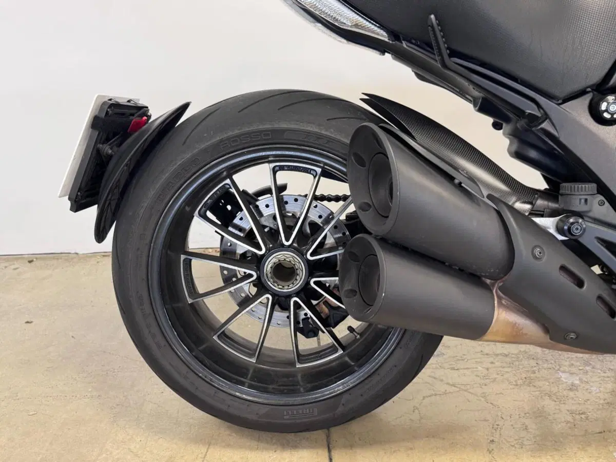 Ducati Diavel 1200 Carbon (2014 - 16) (5)