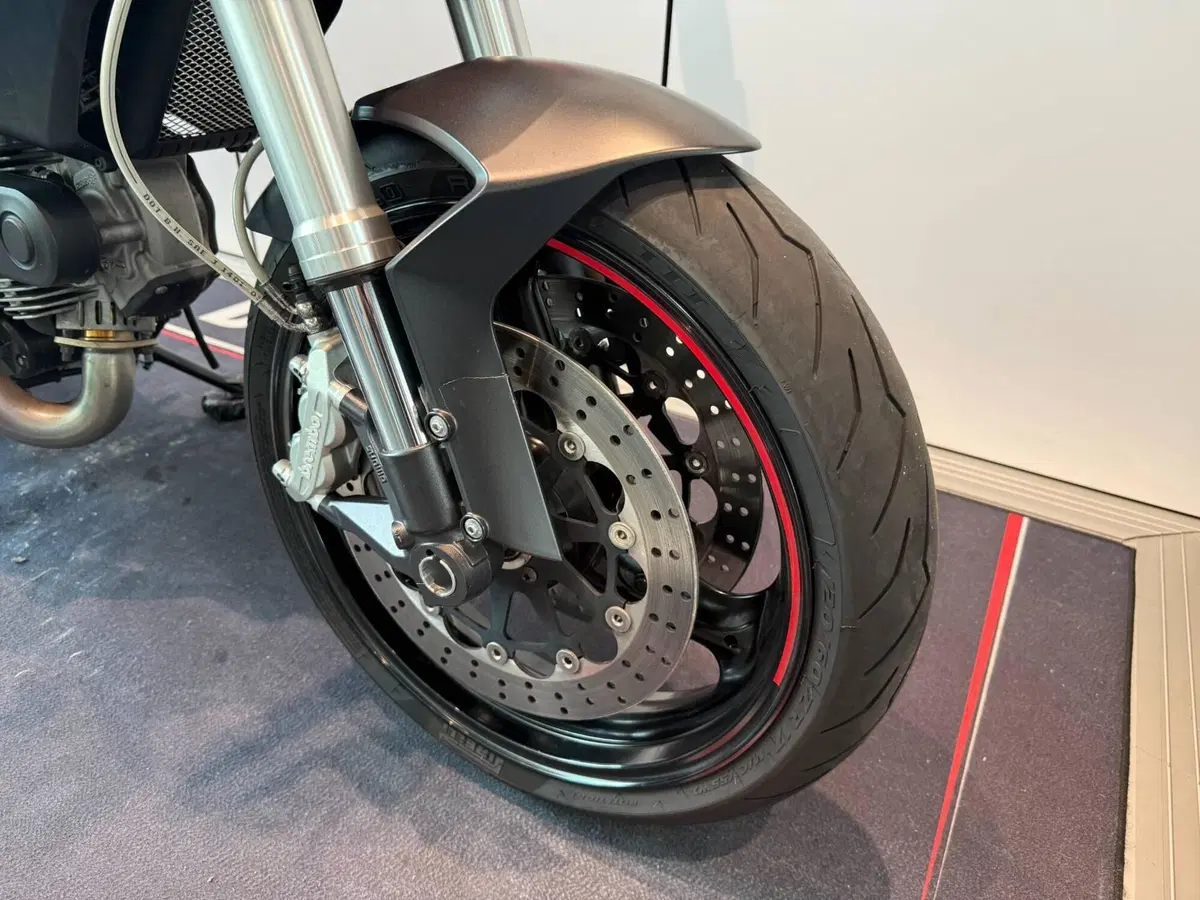 Ducati Monster 696 (2008 - 13) (3)