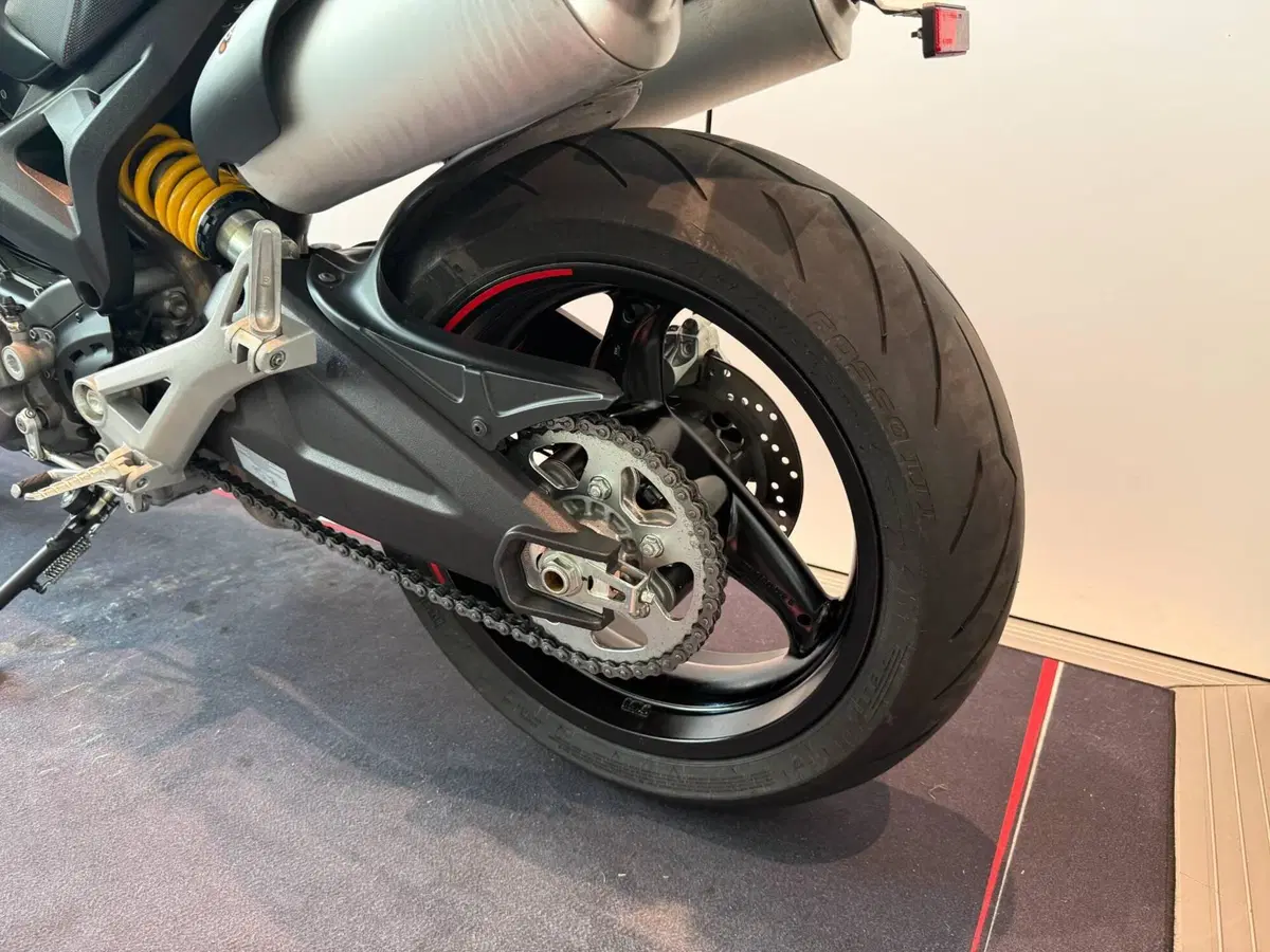 Ducati Monster 696 (2008 - 13) (10)