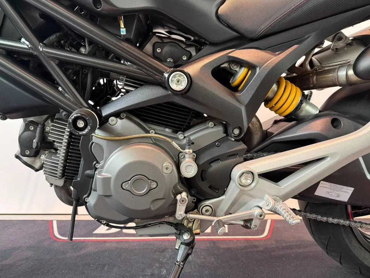 Ducati Monster 696 (2008 - 13) (11)