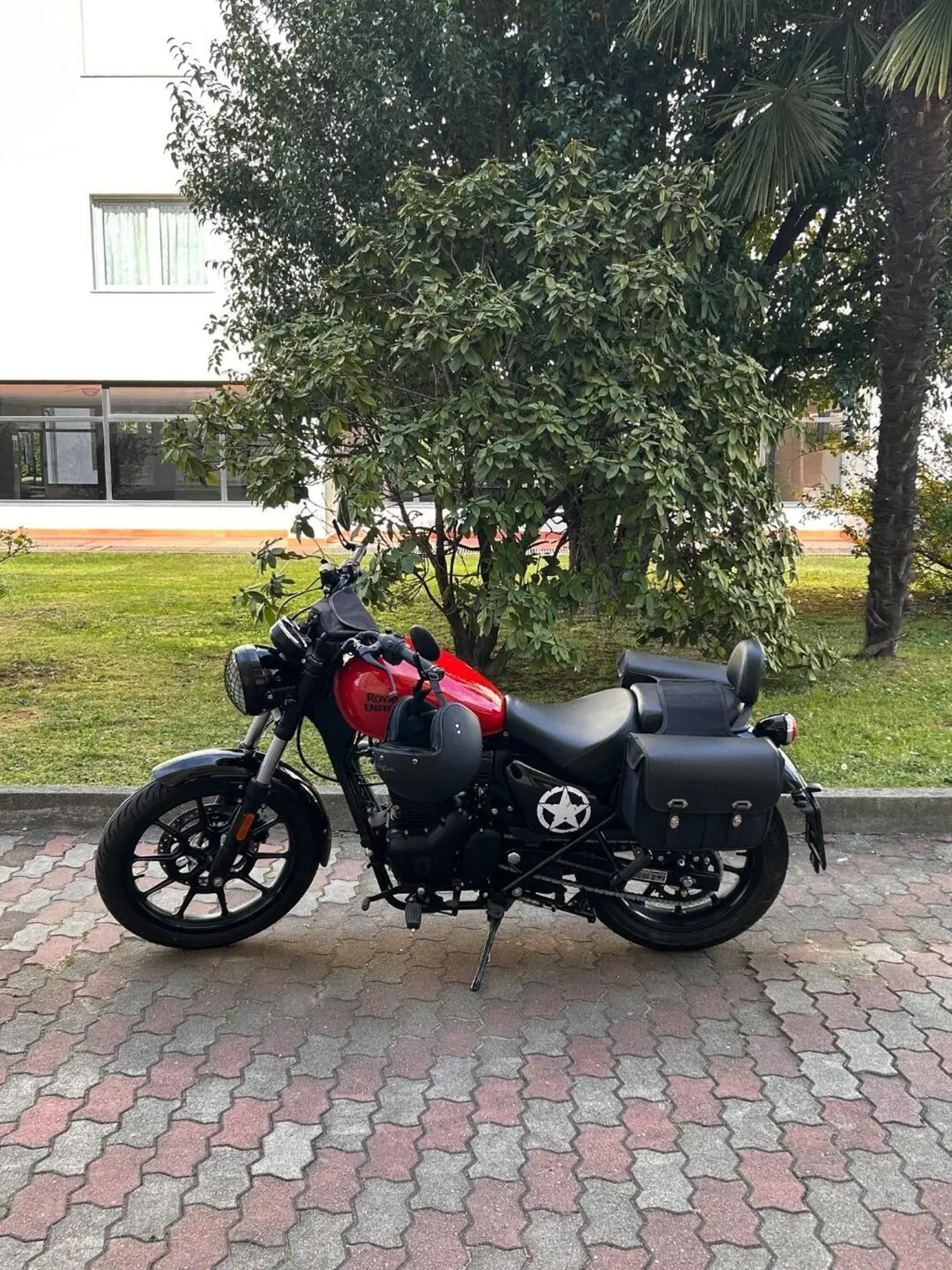 Royal Enfield Meteor 350 Aurora (2024 - 26) (4)