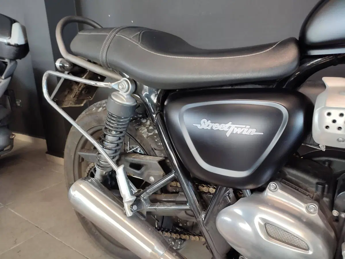 Triumph Street Twin 900 (2017 - 18) (6)