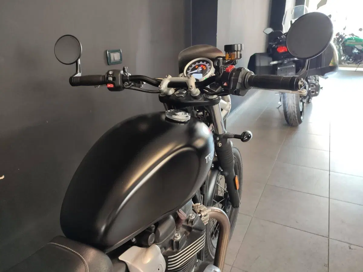 Triumph Street Twin 900 (2017 - 18) (7)