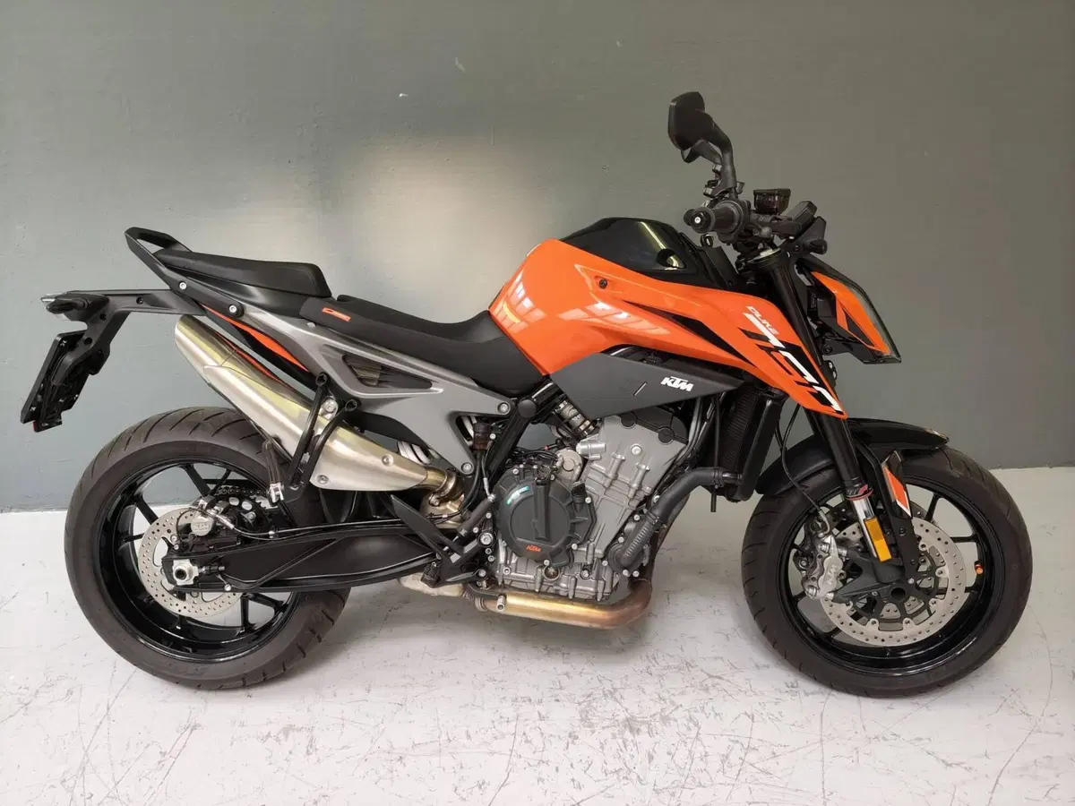 KTM 790 Duke L (2023 - 24)