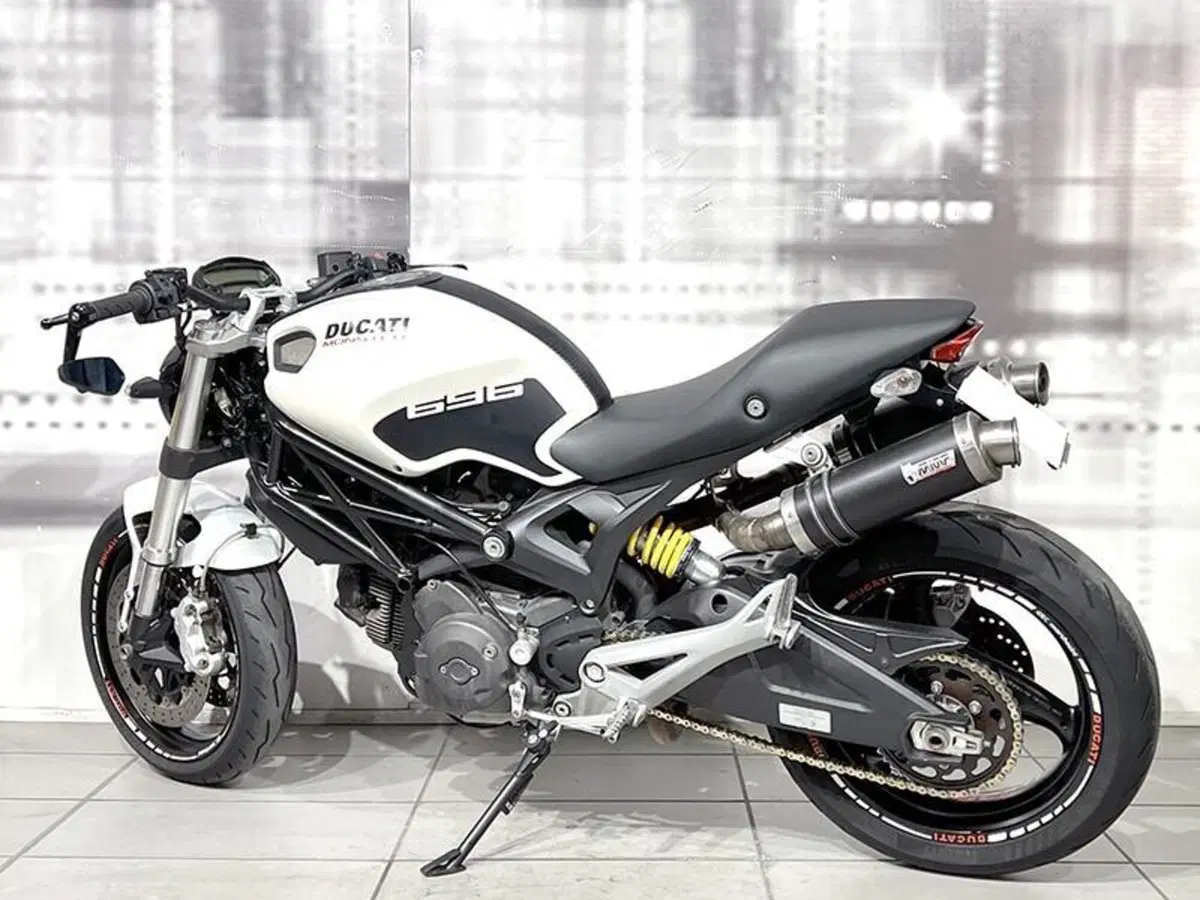 Ducati Monster 696 (2008 - 13) (2)