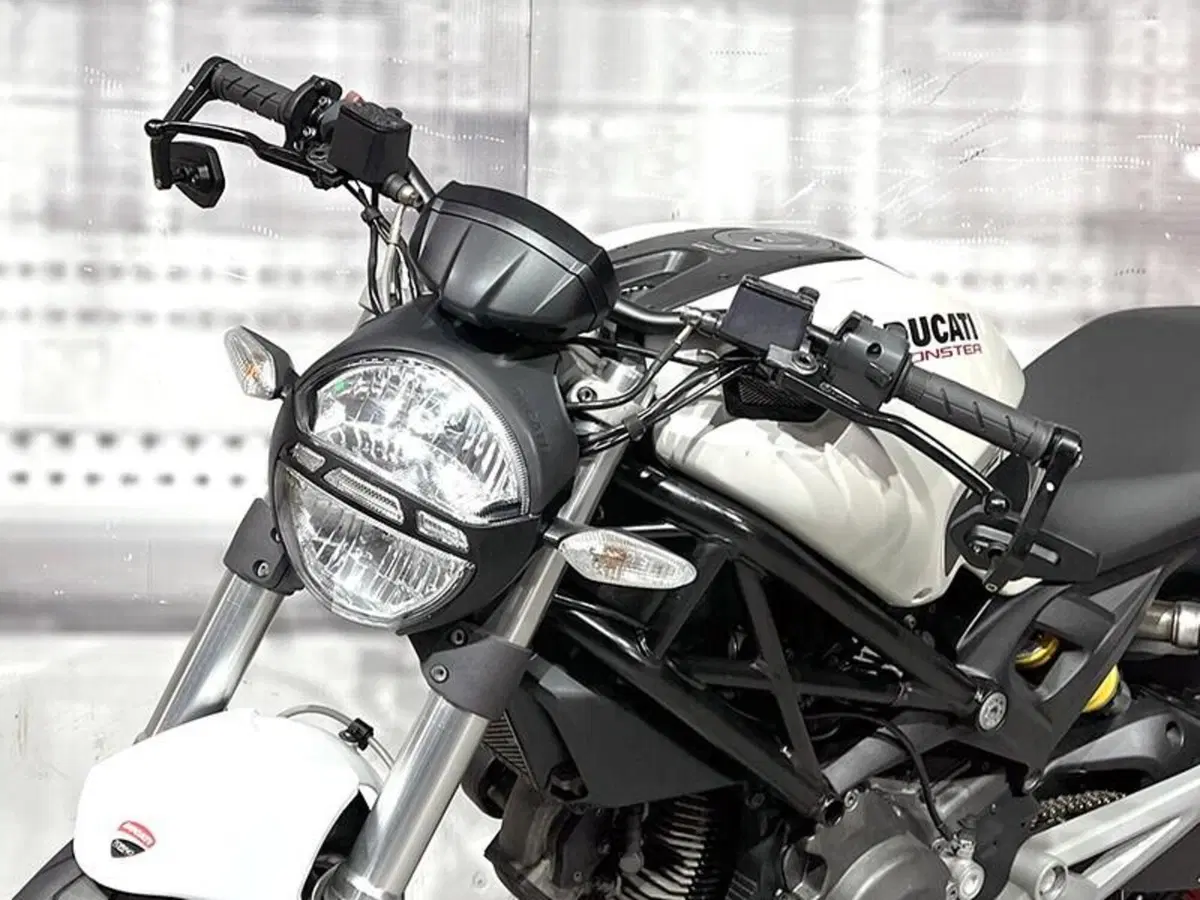 Ducati Monster 696 (2008 - 13) (4)