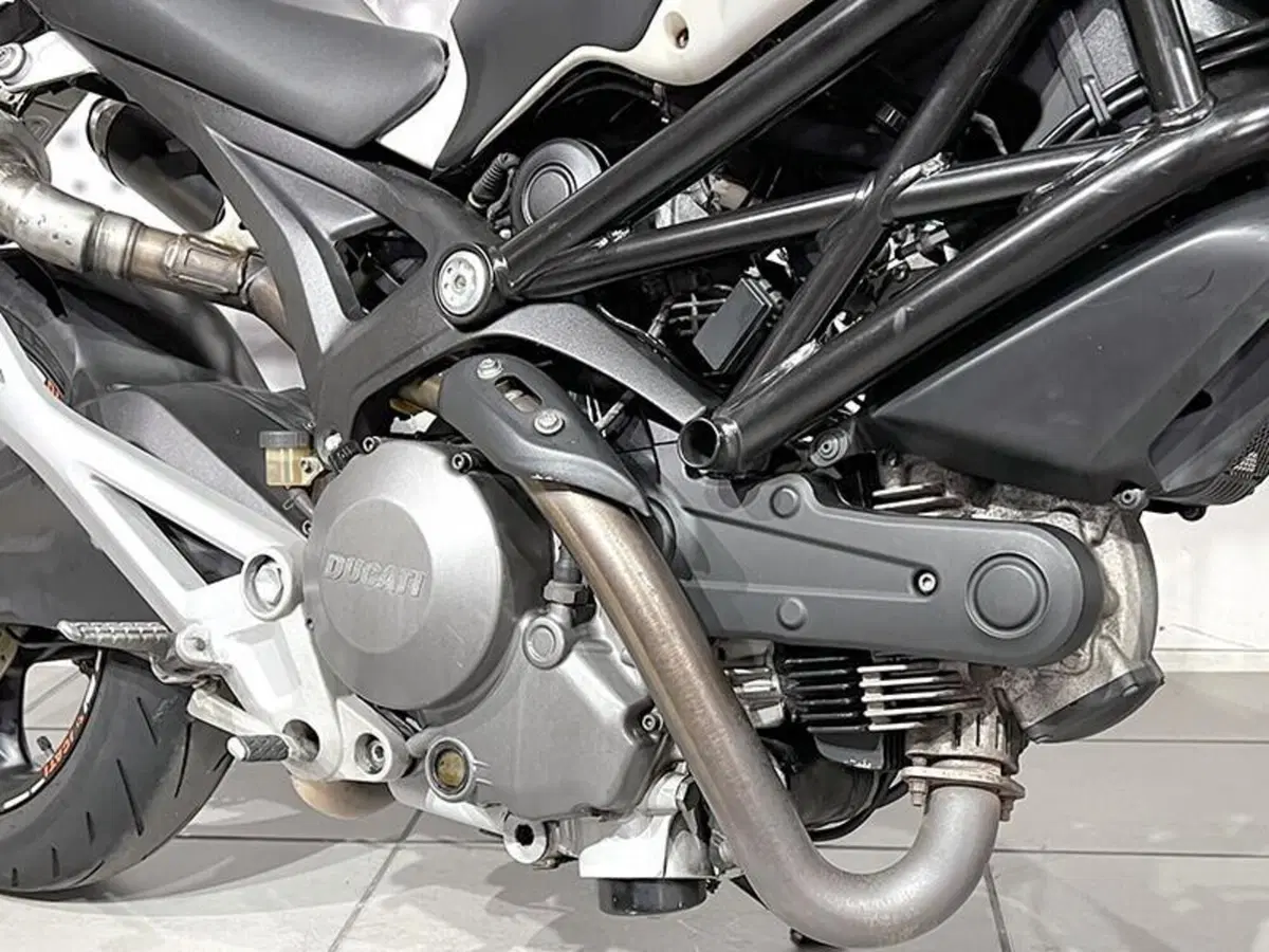 Ducati Monster 696 (2008 - 13) (5)