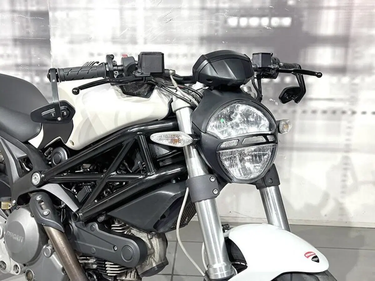 Ducati Monster 696 (2008 - 13) (9)
