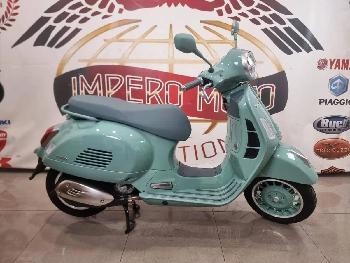 Vespa GTS 310 80th (2026) (2)