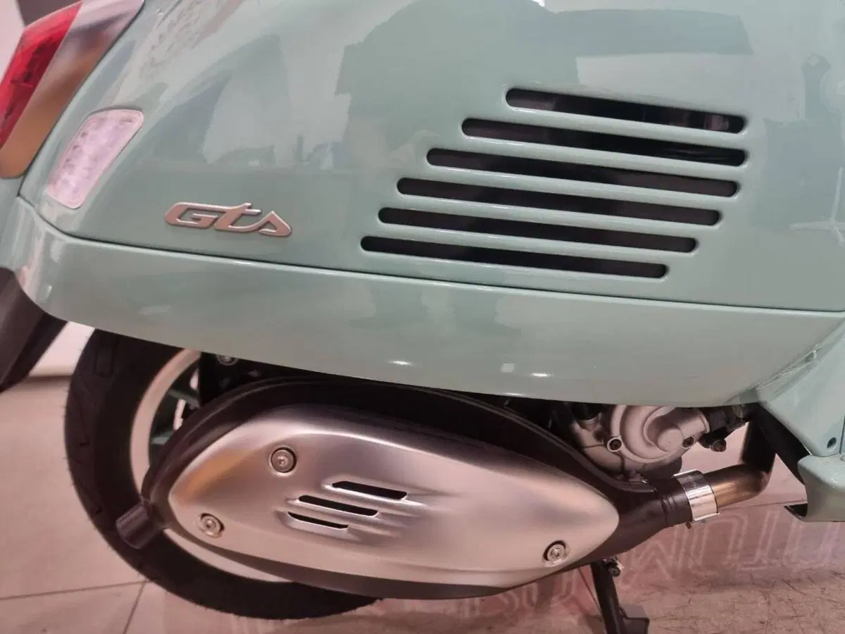 Vespa GTS 310 80th (2026) (14)