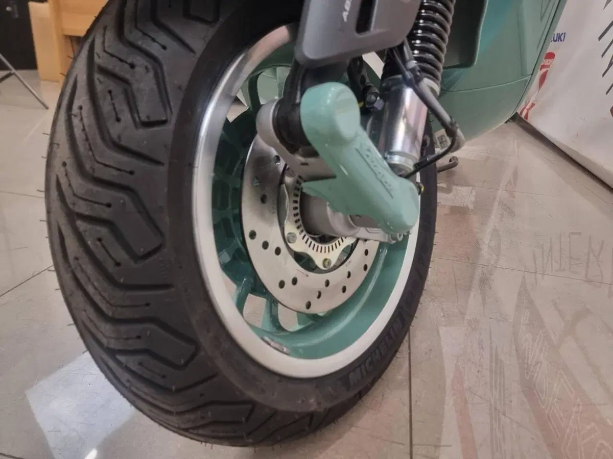 Vespa GTS 310 80th (2026) (16)