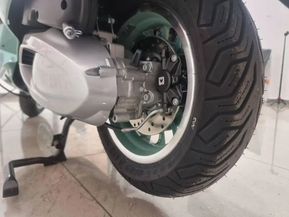 Vespa GTS 310 80th (2026) (17)