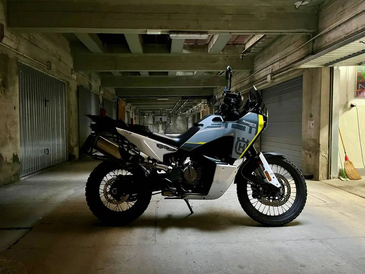 Husqvarna Norden 901 (2022 - 26) (3)