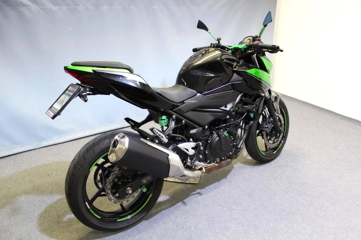 Kawasaki Z 400 (2023) (4)