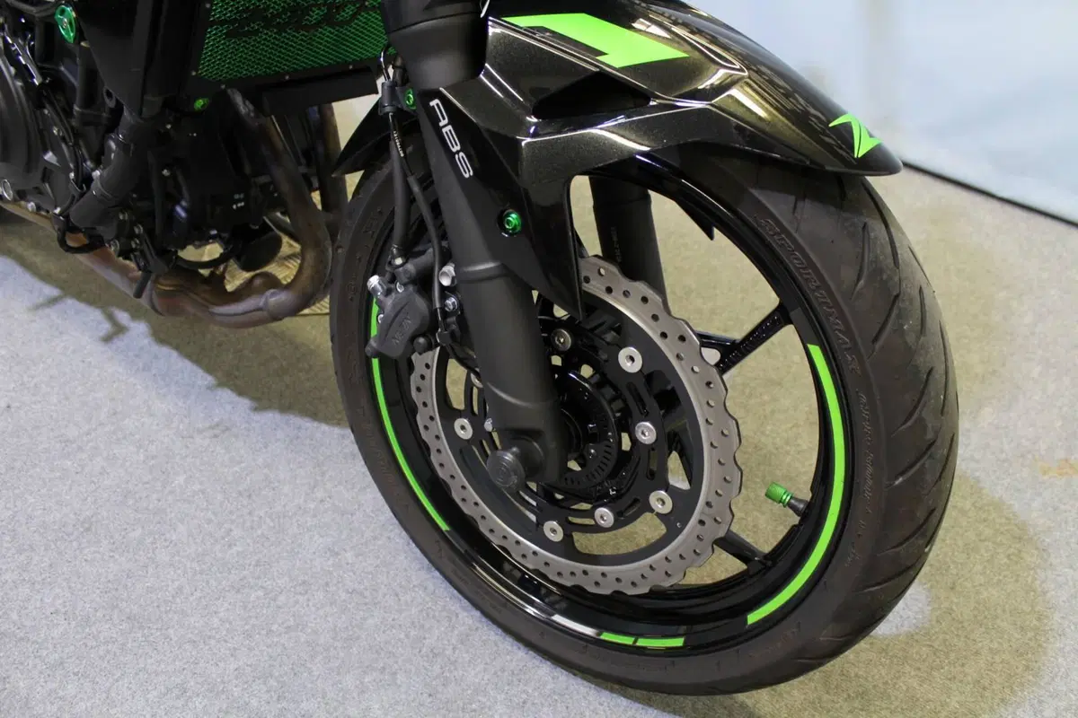Kawasaki Z 400 (2023) (7)
