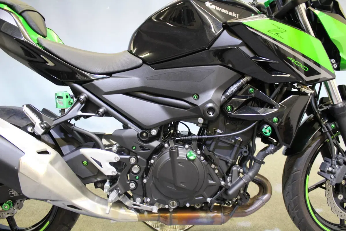 Kawasaki Z 400 (2023) (9)