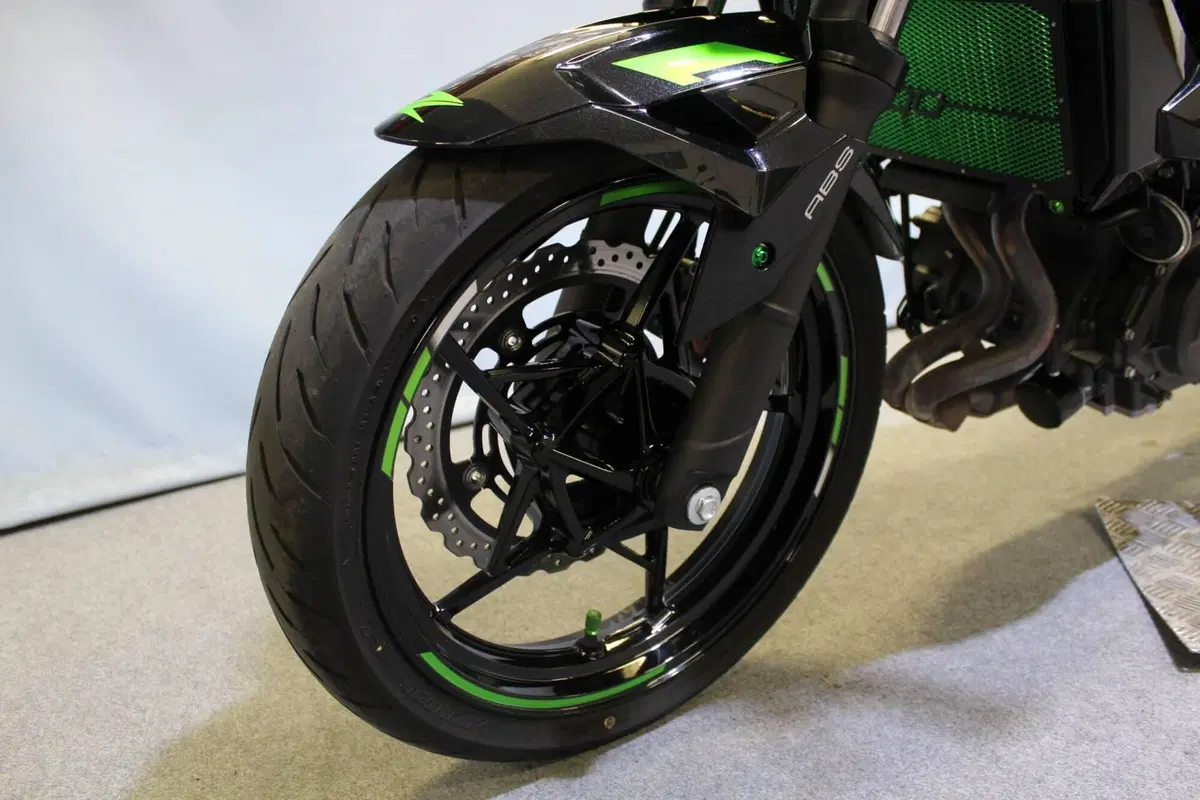 Kawasaki Z 400 (2023) (14)