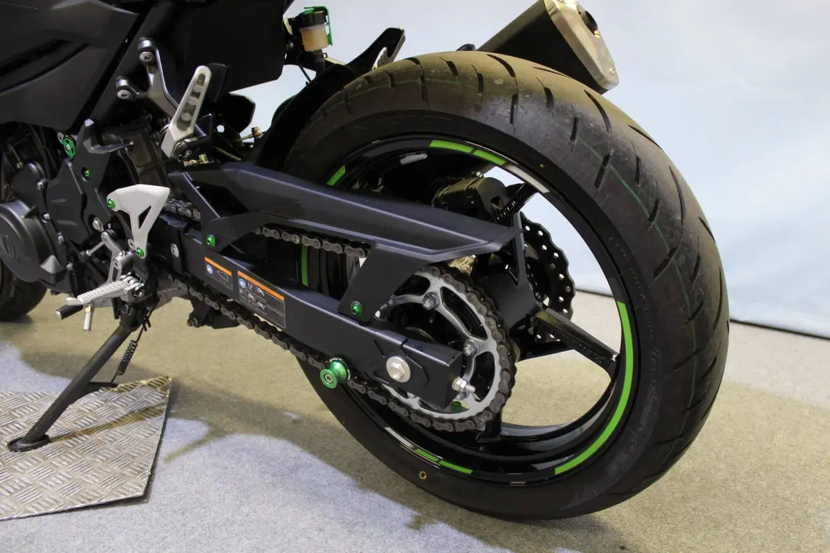 Kawasaki Z 400 (2023) (15)